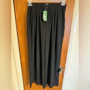New with tags, solid black Yoga/Workout pants from UEU, size medium
